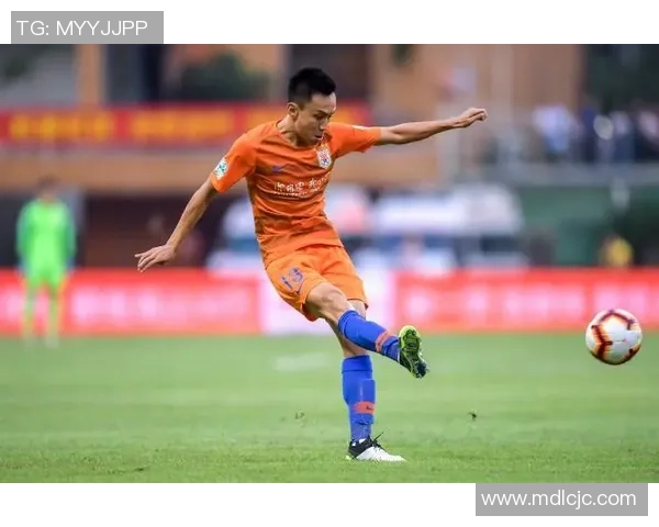 足球巨星因腓骨骨折赛季报销引发球迷热议与球队前景担忧